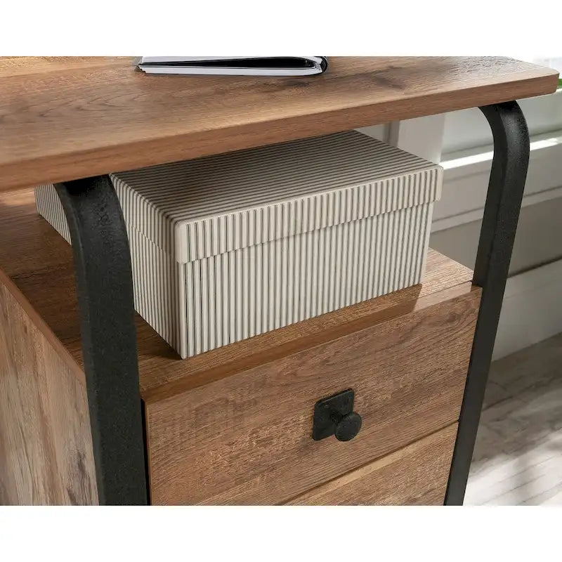 Escritorio de oficina de un solo pedestal con cajón para archivos – Roble grabadofont: 15px/1.5rem "Inter var", Inter, sans-serif; white-space: pre-wrap;">