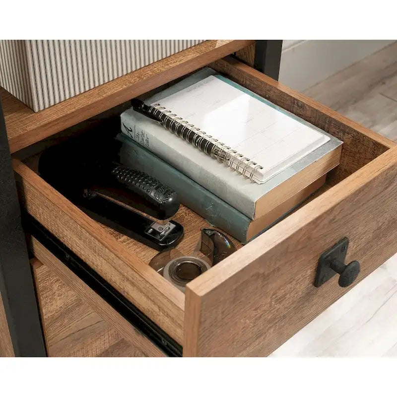 Escritorio de oficina de un solo pedestal con cajón para archivos – Roble grabadofont: 15px/1.5rem "Inter var", Inter, sans-serif; white-space: pre-wrap;">
